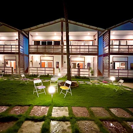 White Turtle Hotel Morjim Exteriér fotografie