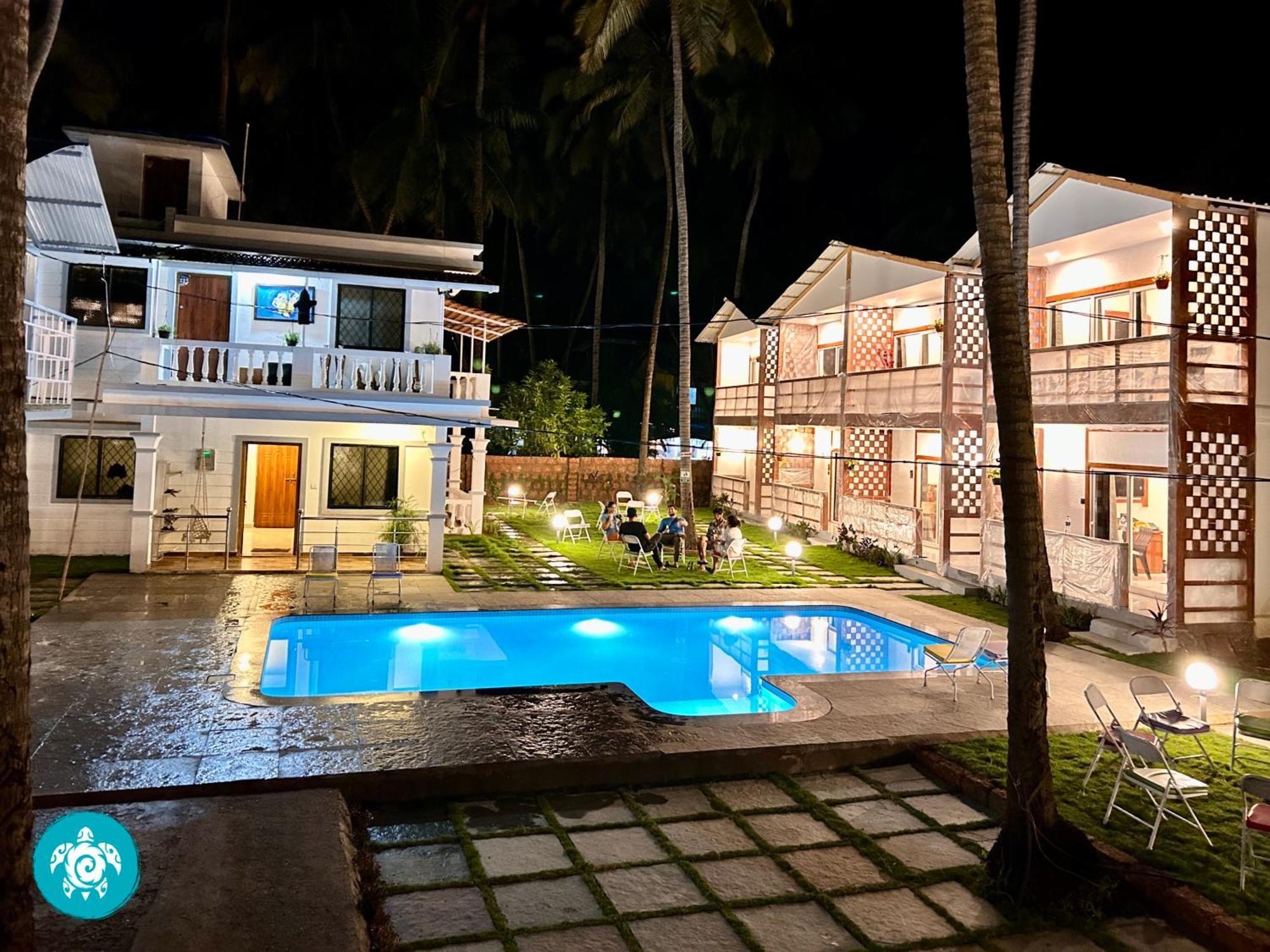White Turtle Hotel Morjim Exteriér fotografie